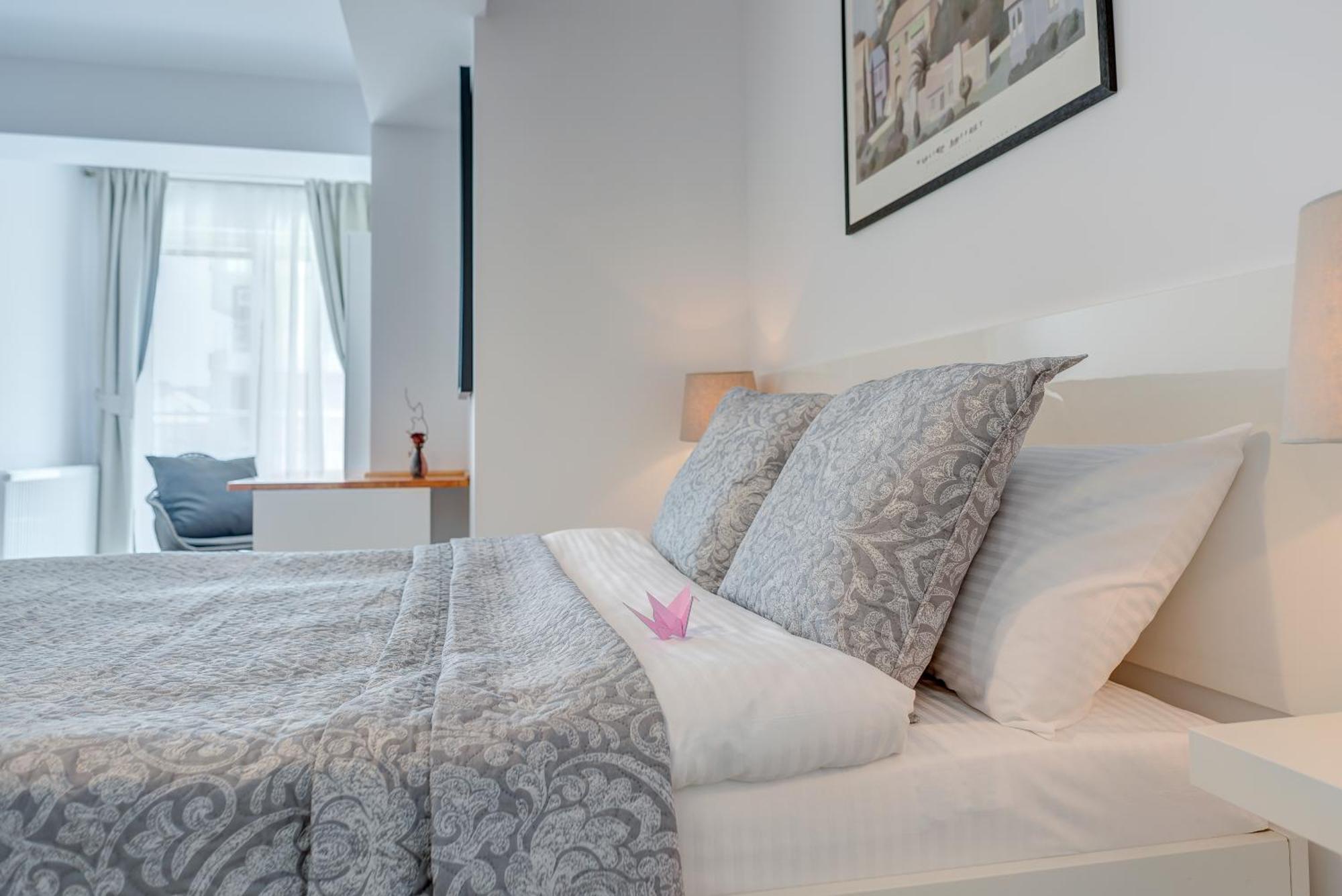 Bucharest Airport Suites & Villas Otopeni Exterior foto