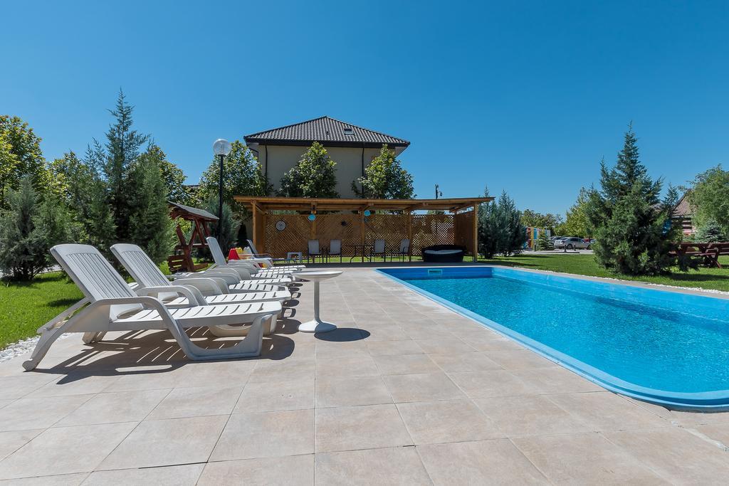 Bucharest Airport Suites & Villas Otopeni Exterior foto